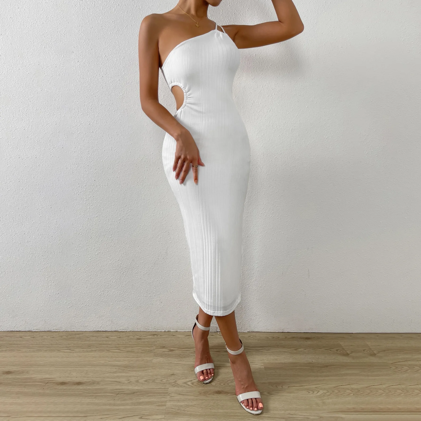 Белое Сексуальное облегающее платье с запахом на бретельках, летнее платье Миди с разрезом без рукавов, Женское модное платье на одно плечо с открытой спиной.